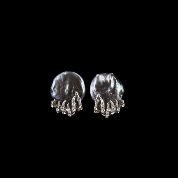 EARRINGS TENTACOLI WHITE BRONZE & GREY KEISHI PEARLS
