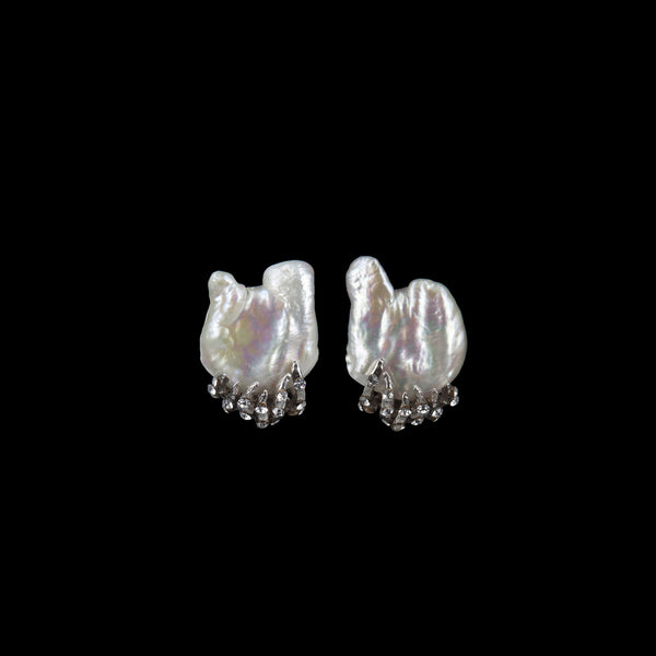 EARRINGS TENTACLES WHITE BRONZE & WHITE KEISHI PEARLS