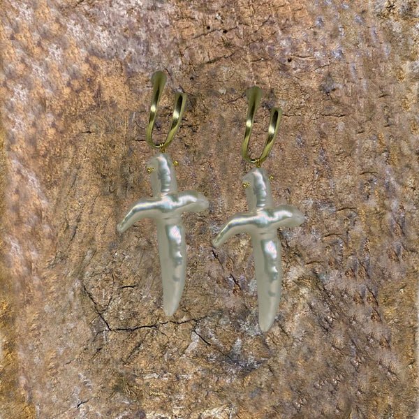 CURVY CROSSES WHITE KEISHI PEARLS GOLD BRONZE